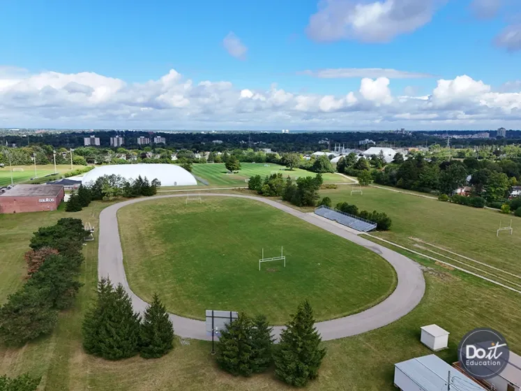 Centennial Collegiate (Guelph) Sportplatz (1)