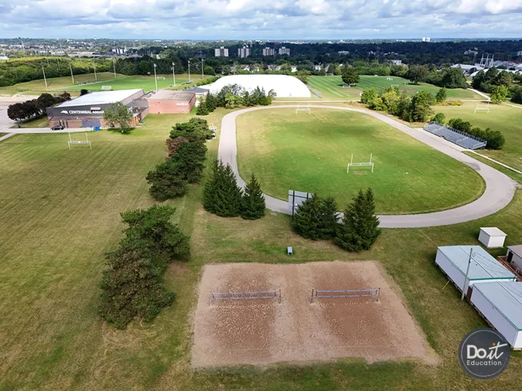 Centennial Collegiate (Guelph) Sportplatz (2)