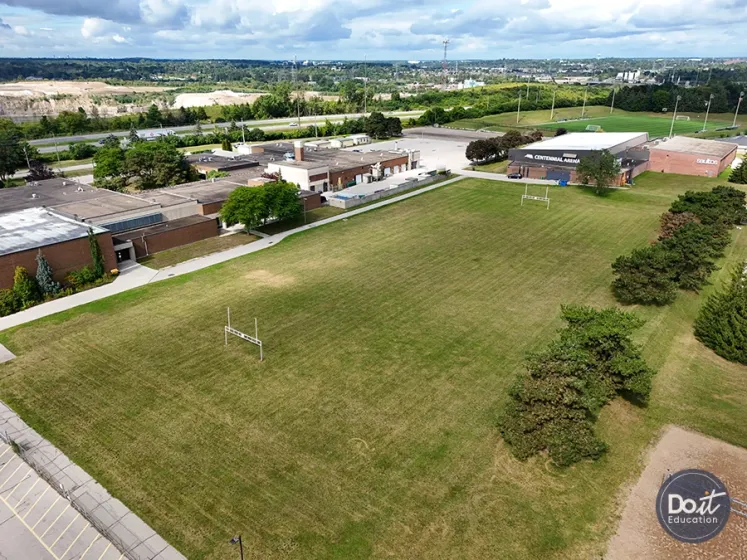 Centennial Collegiate (Guelph) Sportplatz (3)
