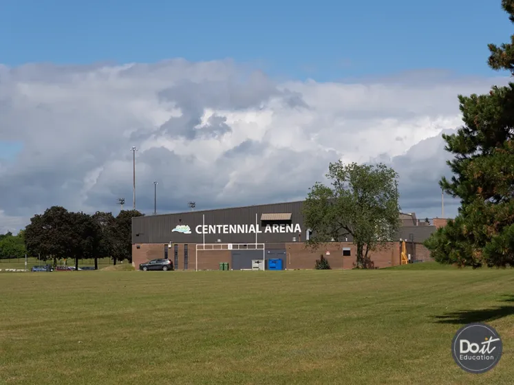 Centennial Collegiate (Guelph) Sportplatz (5)