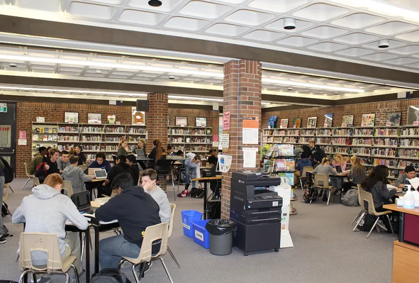 Centennial Collegiate Vocational Institute Bibliothek