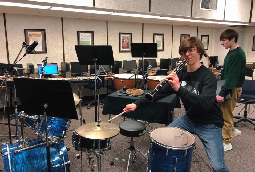 Centennial Collegiate Vocational Institute Musikraum