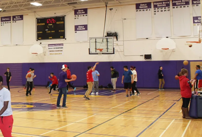 Centennial Collegiate Vocational Institute Sporthalle