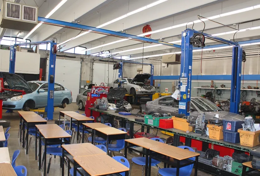 Centennial Collegiate Vocational Institute Werkstatt 2