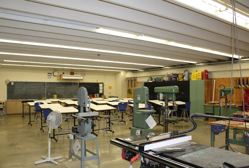 Centennial Collegiate Vocational Institute Werkstatt 6