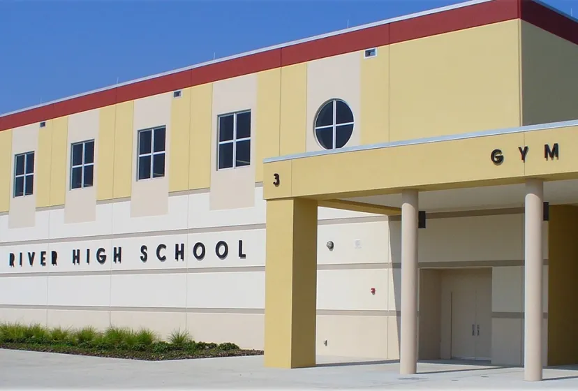 East River HS Gebaeude