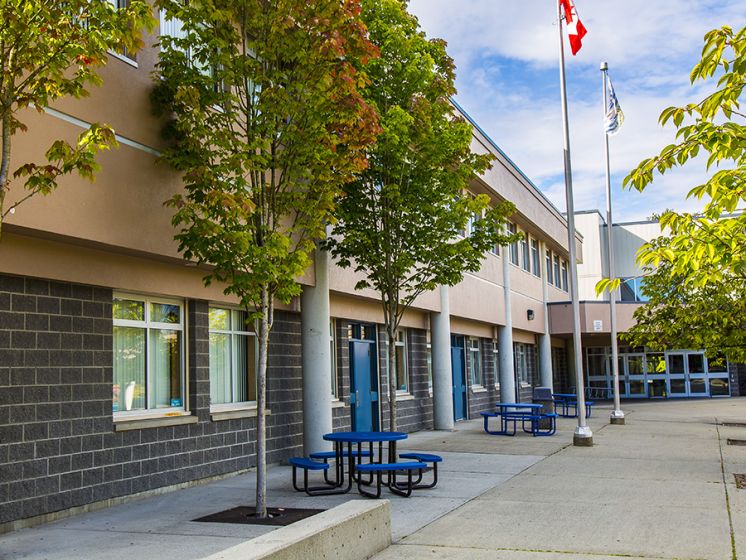 Ecole Riverside Secondary School 5