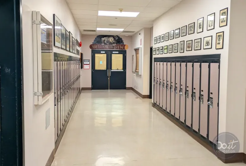 Edward Milne HS Flur