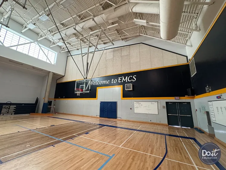 Edward Milne Turnhalle
