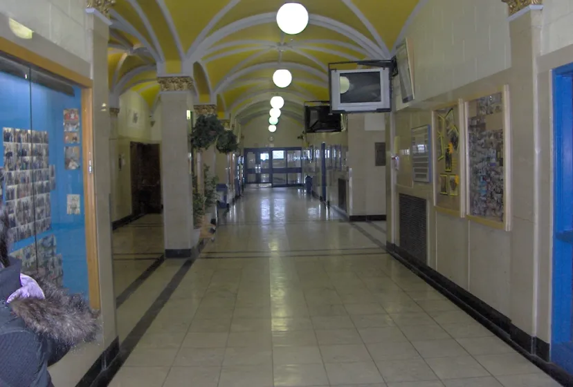 Glebe High School Flur