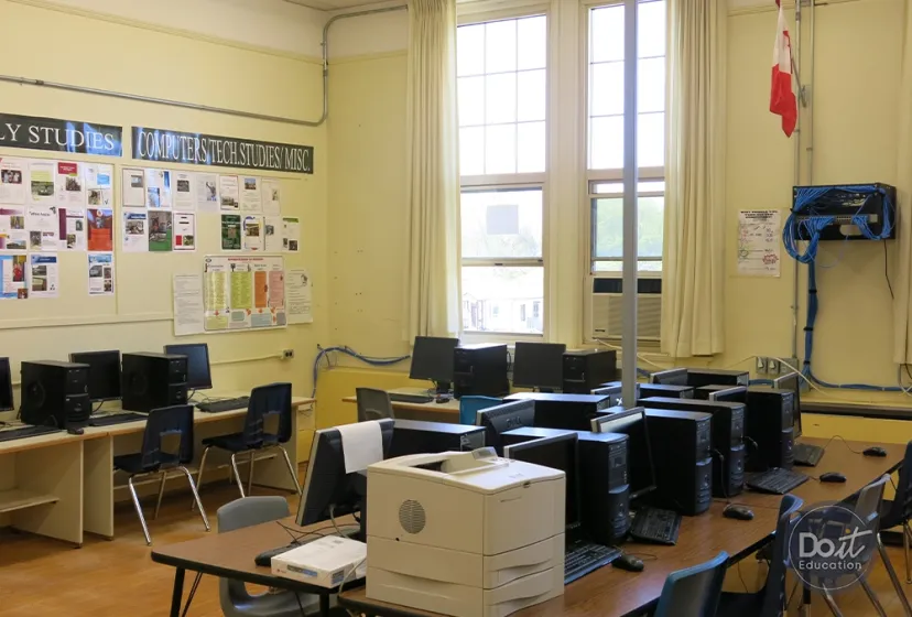 Guelph Collegiate Institute PC Raum 2