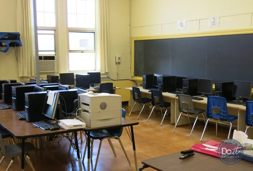 Guelph Collegiate Institute PC Raum