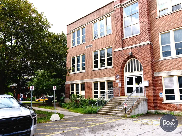 Guelph Collegiate Vocational Institute (GCVI) Gebäude (11)