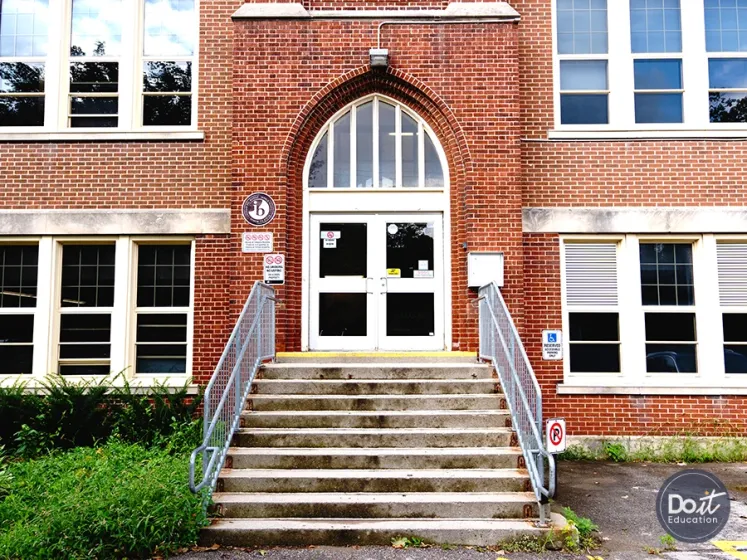 Guelph Collegiate Vocational Institute (GCVI) Gebäude (13)