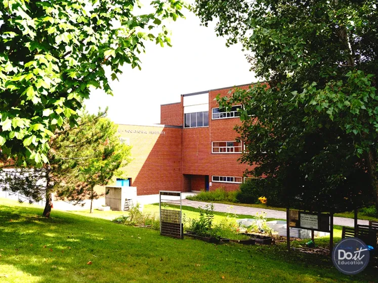 Guelph Collegiate Vocational Institute (GCVI) Gebäude Außenbereich (1)