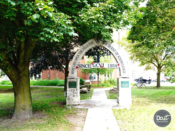 Guelph Collegiate Vocational Institute (GCVI) Torbogen