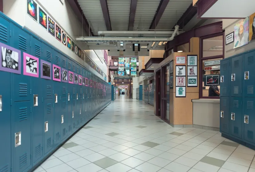 H.J. Cambie Secondary School Flur