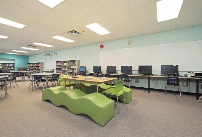 Hugh Boyd Secondary School Buecherei