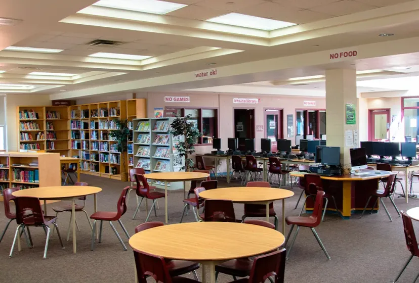 Iroquois Ridge HS Buecherei