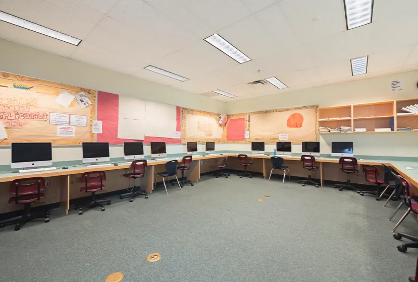 J.N. Burnett Secondary School Computerraum