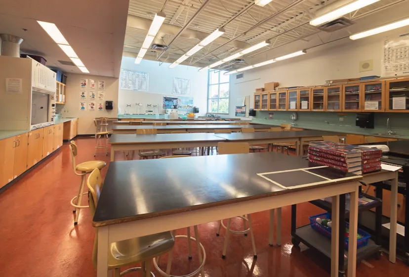J.N. Burnett Secondary School Klassenraeume 2