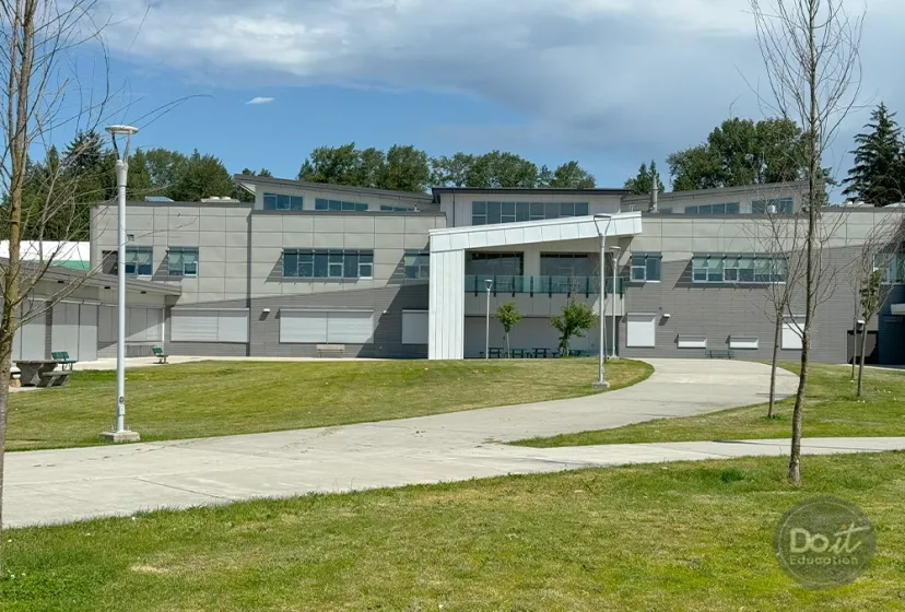 Langley Secondary HS Schulgebaeude