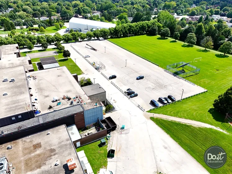 Montcalm Secondary School Außenansicht (1)