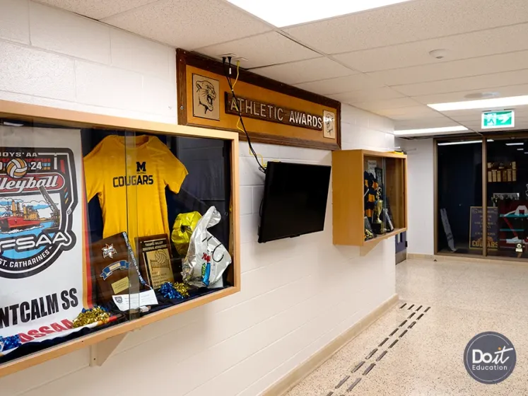 Montcalm Secondary School Flur (3)
