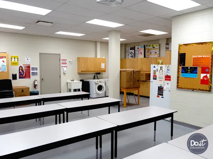 Montcalm Secondary School Krankenzimmer (3)