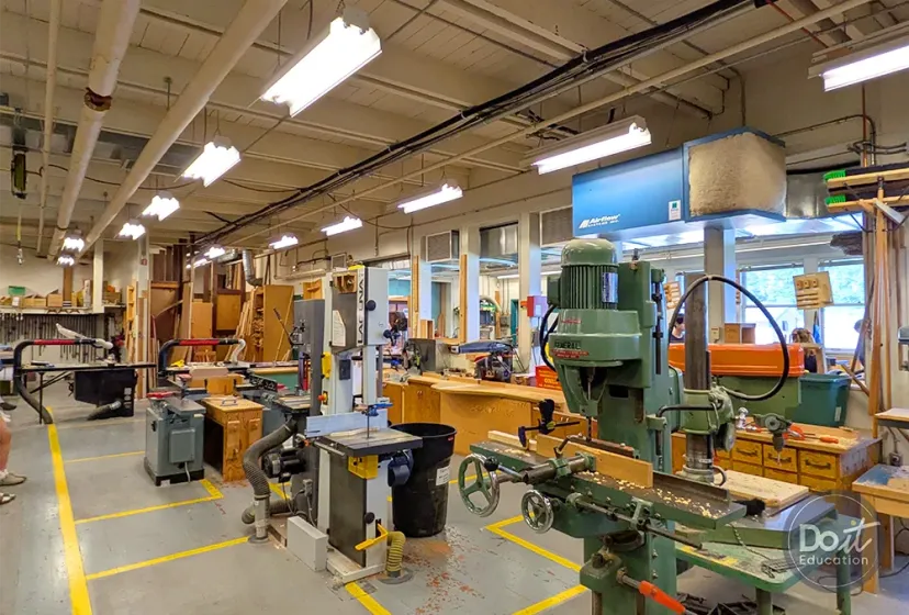 Nanaimo District Secondary HS Holzwerkstatt
