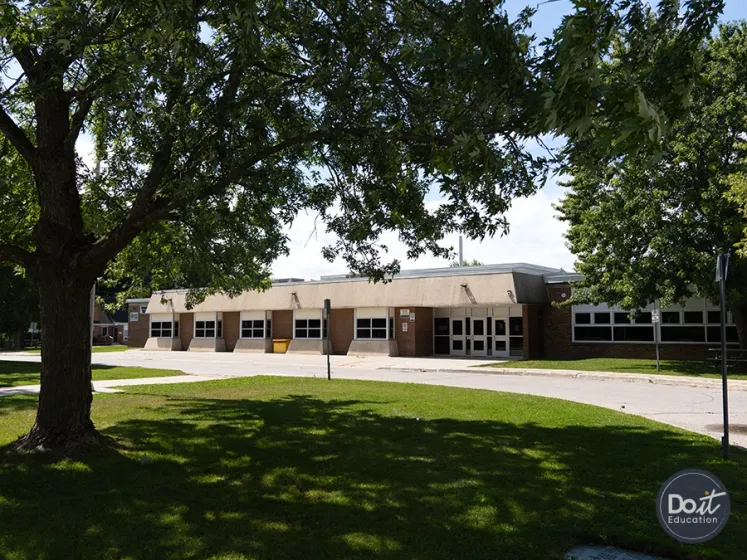 Orangeville District Secondary Gebäude (8)