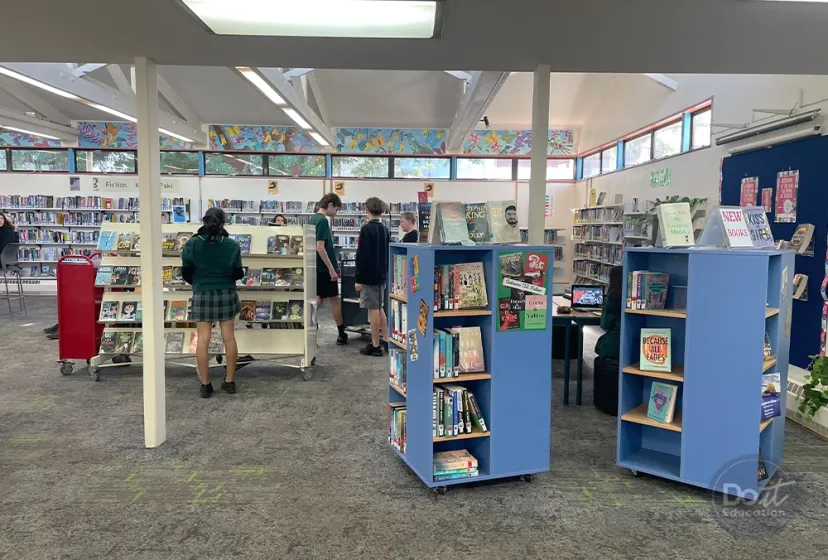 Orewa College Buecherei