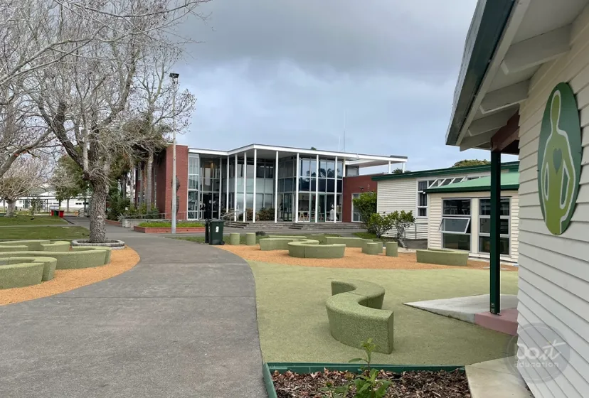 Orewa College Schulhof