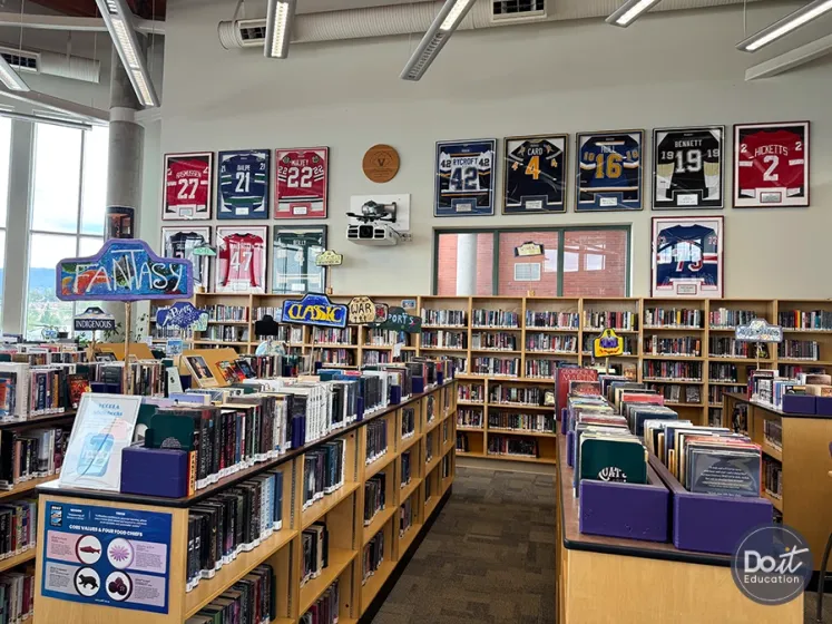 Penticton Secondary Bibliothek (1)