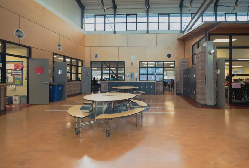 R.A. McMath Secondary School Aula 2