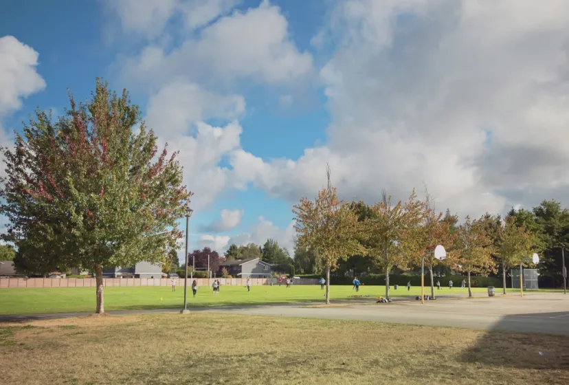 R.A. McMath Secondary School Sportplatz