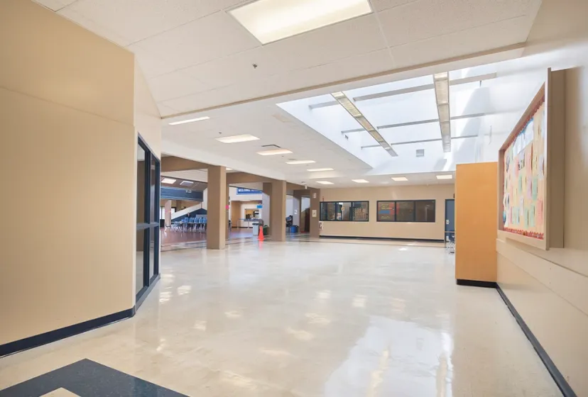 R.C. Palmer Secondary School Flur