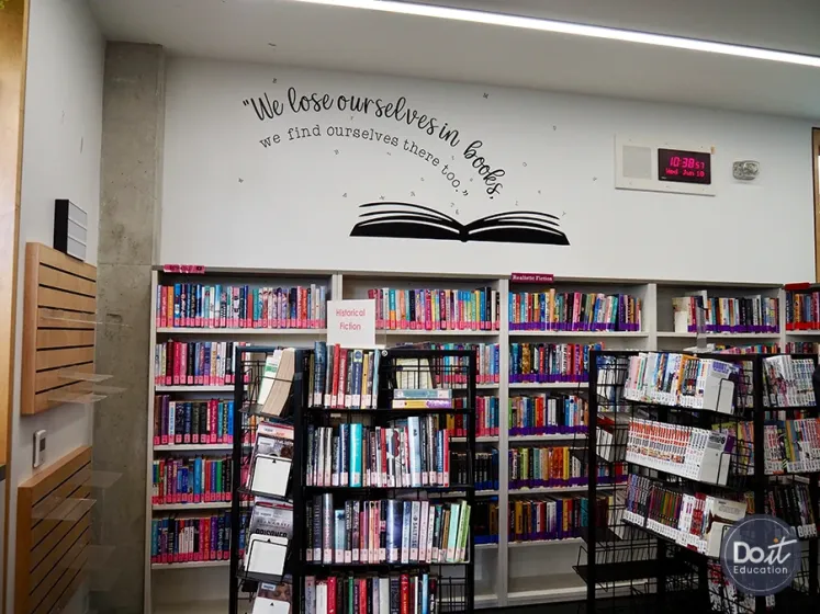 Re Mountain Secondary Bibliothek
