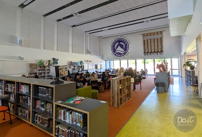 Royal Bay HS Bibliothek