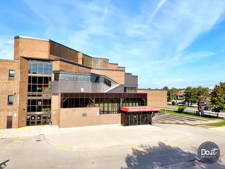 Saunders Secondary School Gebäude (3)