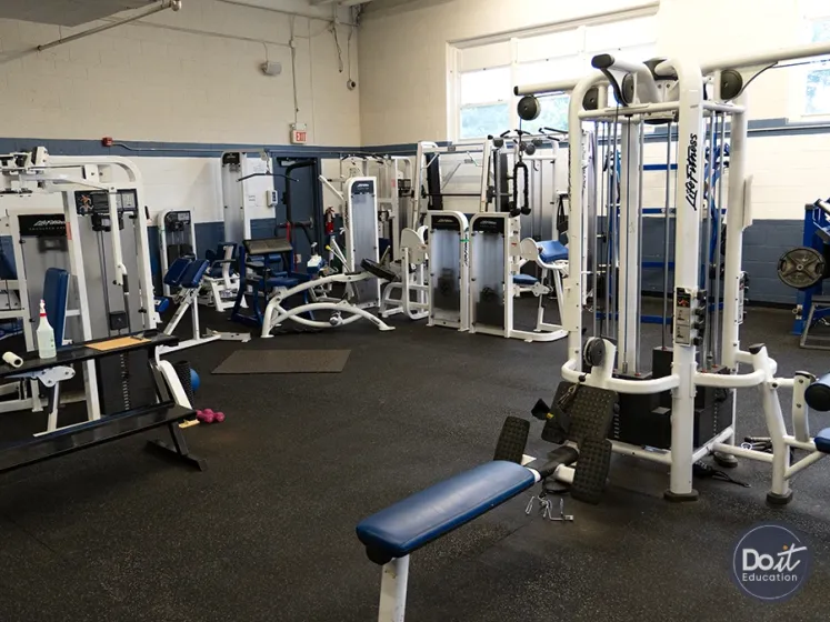 Shore Regional High School Fitnessraum (3)