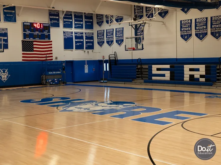 Shore Regional High School Sporthalle (2)