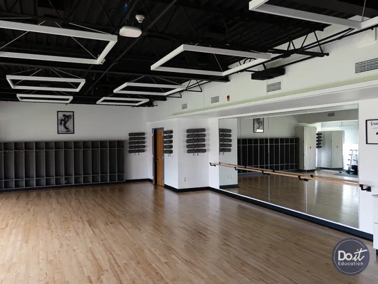 Shore Regional High School Tanzraum (2)