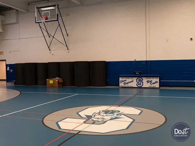 Shore Regional High School Turnhalle (2)