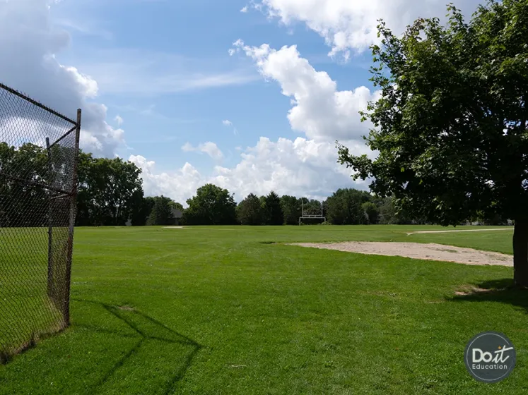 Sir Frederick Banting Secondary School Außenbereich (2)