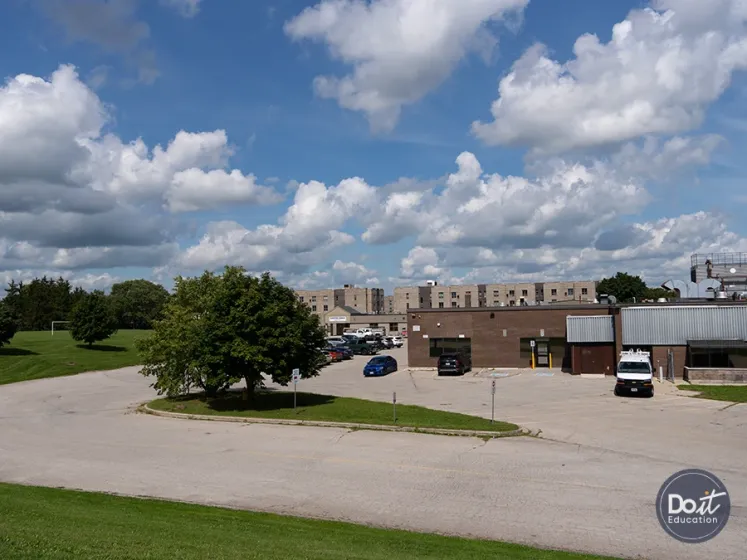 Sir Frederick Banting Secondary School Außenbereich (3)