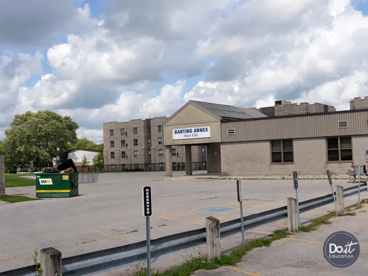Sir Frederick Banting Secondary School Gebäude (3)