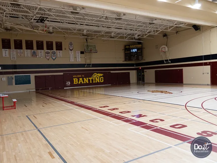 Sir Frederick Banting Secondary School Sporthalle (2)