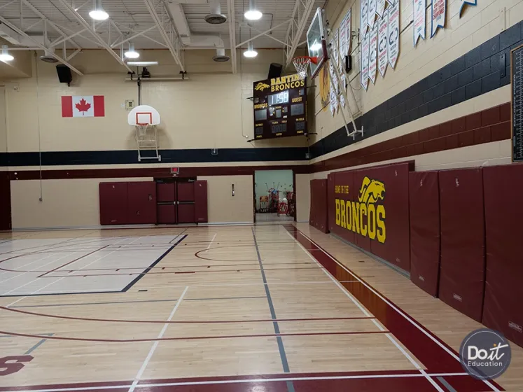 Sir Frederick Banting Secondary School Sporthalle (4)
