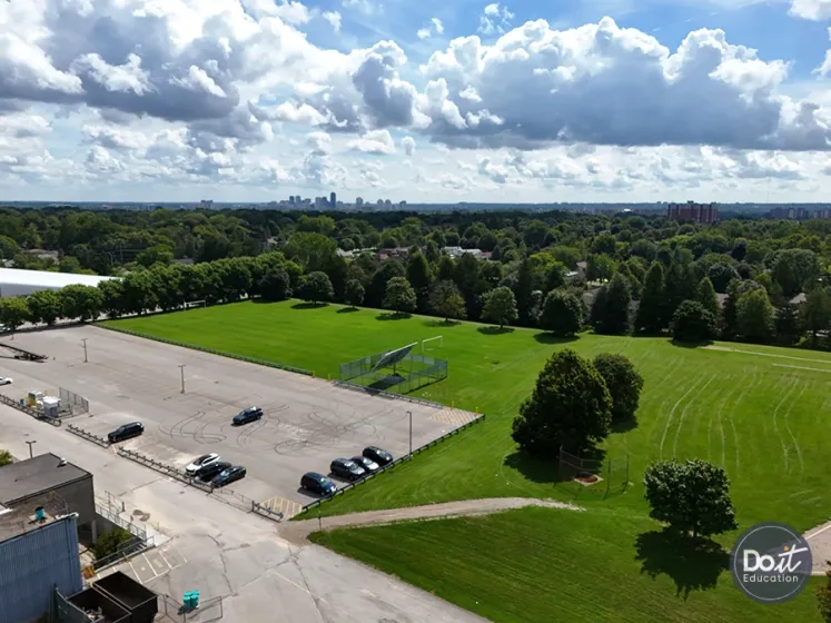 Sir Frederick Banting Secondary School Sportplatz (1)